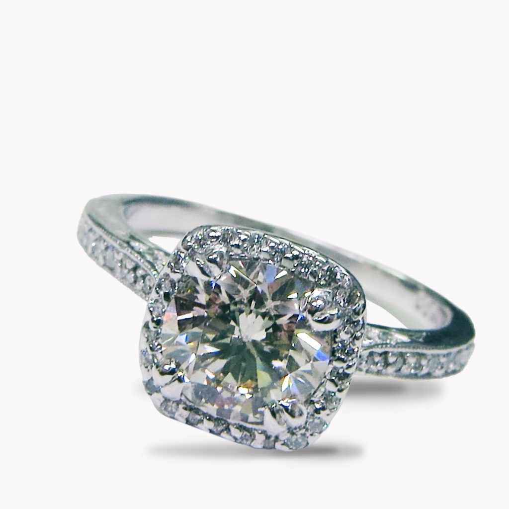 23359 Round Diamond Engagement Ring with Diamond Halo