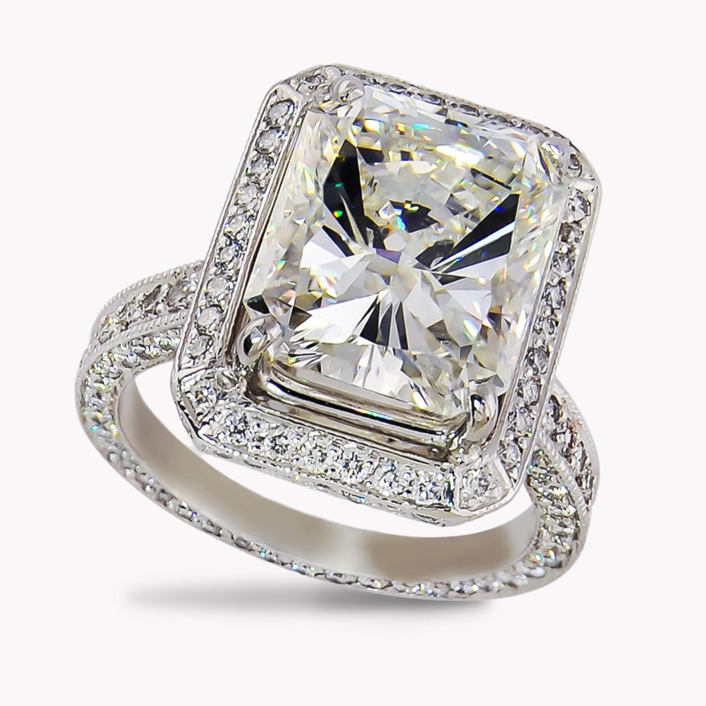 23550 Classic Diamond Engagement Ring in Platinum