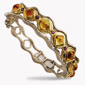 40943A-Jardins-de-la-Mer-Citrine-and-Rhodolite-Garnet-Clip-Bangle-Bracelet-in-Argentium-and-Yellow-Gold