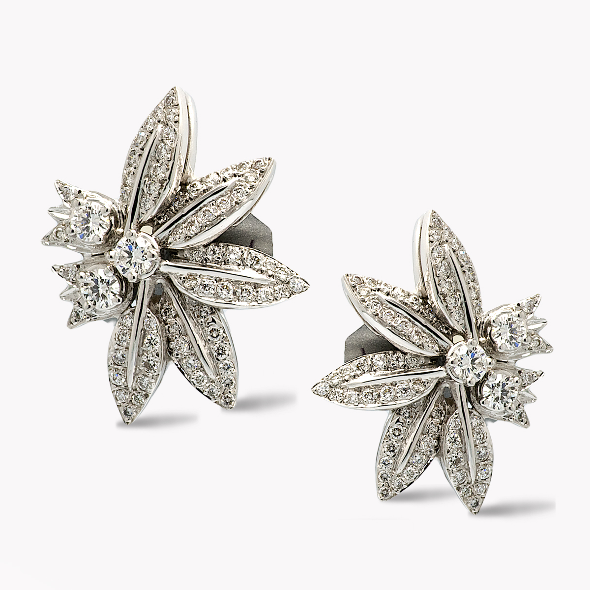 23091 Diamond Feuille Earclips in White Gold
