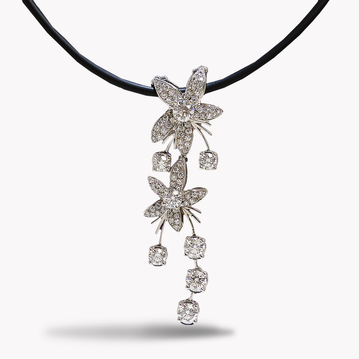Item #23141 Jasmin de Nuit Feuille Necklace in White Gold